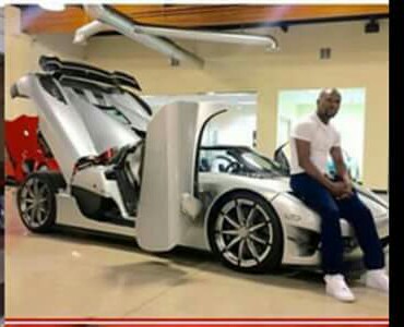 Floyd Mayweather shows off fleets of fancy cars and diamond wrist watches