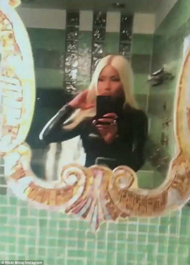 Talk about selflove! 3 of Nicki Minaj break on raunchy cover